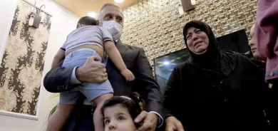 الكاظمي يزور عائلة عقيد كوردي اغتيل قبل أيام في بغداد