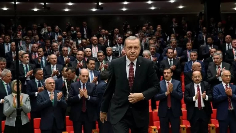 Parlementerên AKPê rexne li Erdogan dikin