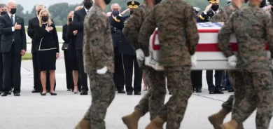بايدن يستقبل جثامين الجنود الأميركيين الذين قتلوا بأفغانستان