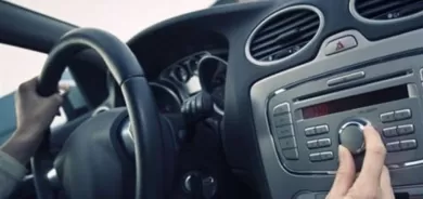 دراسة تحذر من الاستماع إلى الموسيقى والاغاني بصوت عال أثناء قيادة السيارة