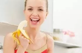 ماذا يحدث لجسمك عند تناول الموز ليلاً؟