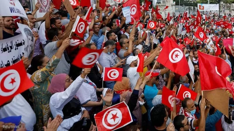 الشارع في تونس ينتفض لتأييد الرئيس.. والغضب يتجدد ضد الإخوان