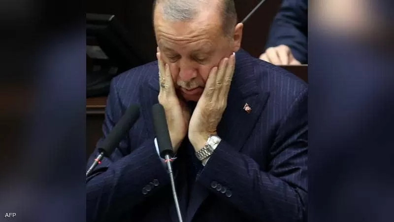 عزل أردوغان مسؤولين بالبنك المركزي يهوي بالليرة التركية
