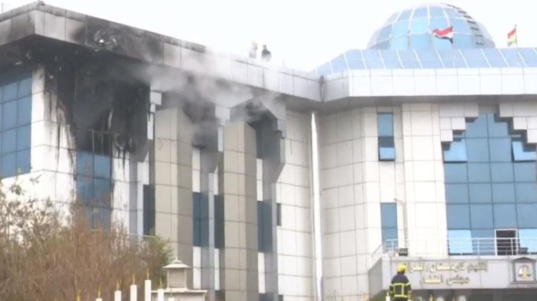 فرق الإطفاء تخمد حريقاً شب في مبنى مجلس قضاء إقليم كوردستان