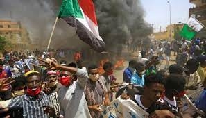 حمدوك يعتزم الاستقالة وسط خلافات سودانية وقمع للمحتجين