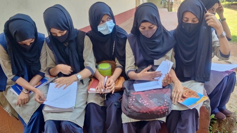 التربية العراقية توضح بشأن فرض الحجاب في المدارس