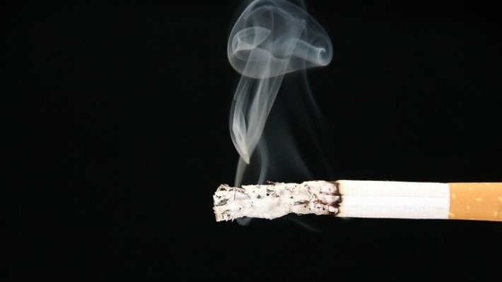 دراسة: التدخين السلبي يزيد من مخاطر الإصابة بالتهاب المفاصل الروماتويدي