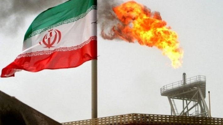 إيران: مستعدون لتأميم صناعة النفط العراقية