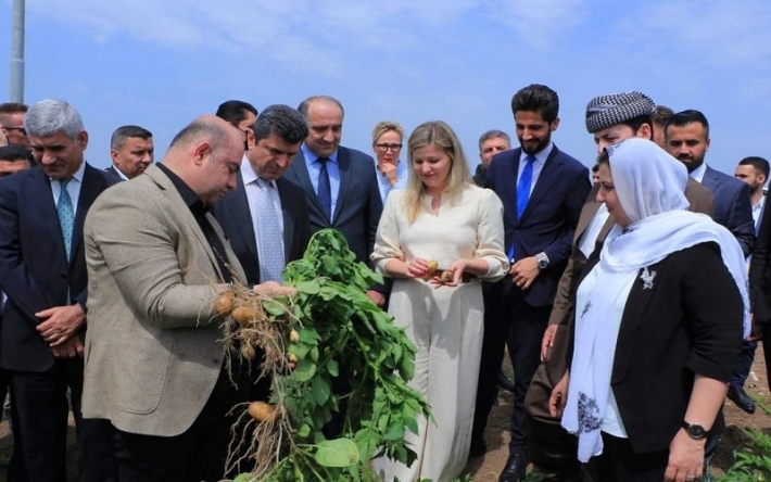 وزيرة شؤون التجارة الهولندية تتفقد مشاریع زراعیة‌ مشتركة بين بلادها وإقليم كوردستان‌