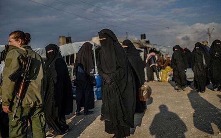 اعتقال 8 نساء في قسم المهاجرات بمخيم الهول