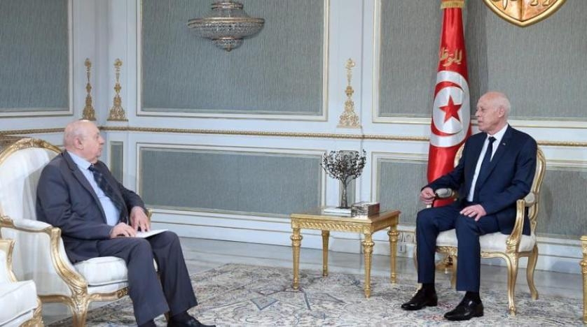 الرئيس التونسي يصدر مرسوماً يدعو للاستفتاء على دستور جديد
