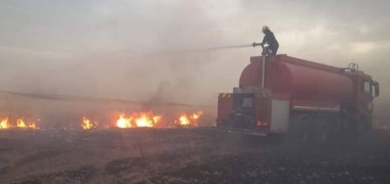 آكري: الصواعق تتسبب بحريق كبير في الأراضي الزراعية