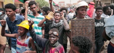 احتجاجات في محيط القصر الرئاسي بالخرطوم ومقتل متظاهر