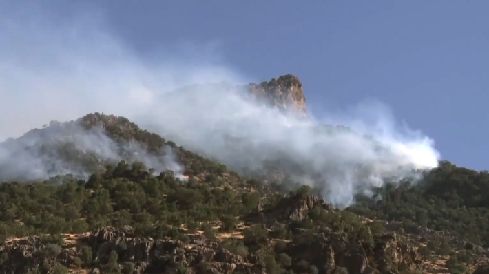 قصف تركي لمواقع PKK يسفر عن اندلاع حرائق شمالي دهوك