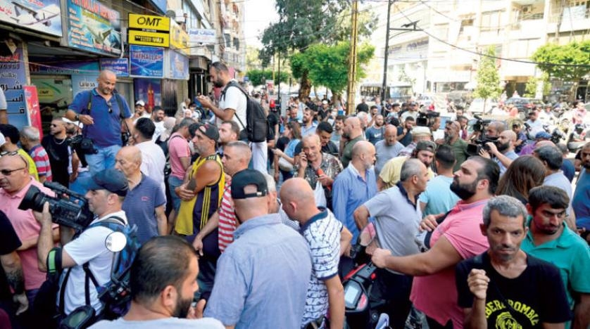 استفحال الأزمة المعيشية ينذر بفوضى أمنية في لبنان