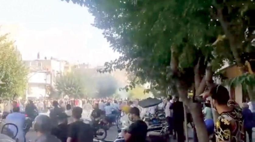 صدامات في بازار طهران مع احتدام الاحتجاجات
