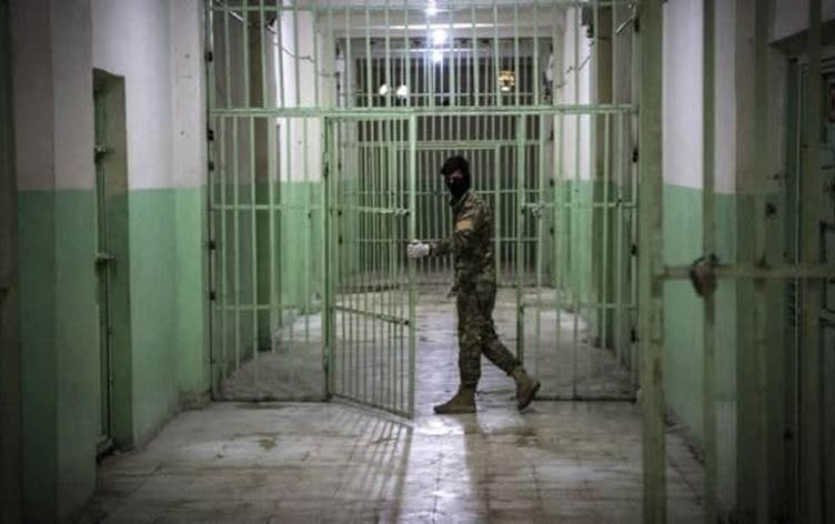 منظمة حقوقية: أكثر من 11 ألف داعشي في سجون الإدارة الذاتية