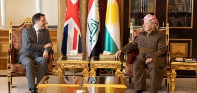 الرئيس بارزاني والسفير البريطاني لدى بغداد يبحثان المستجدات السياسية