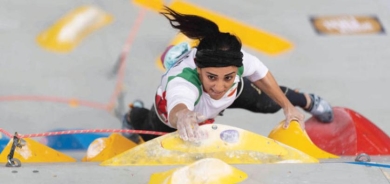 «اختفاء» رياضية إيرانية بعد خلعها الحجاب
