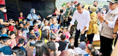 إندونيسيا تسابق الوقت للعثور على عشرات المفقودين