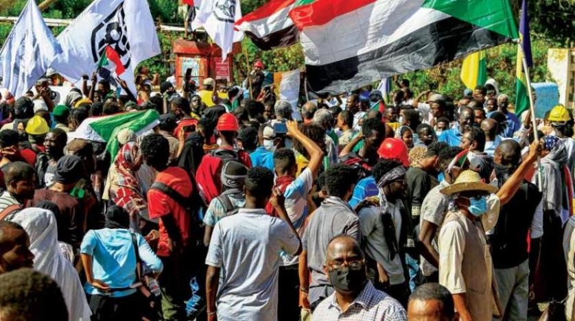 مسيرات حاشدة في السودان في ذكرى الثورة