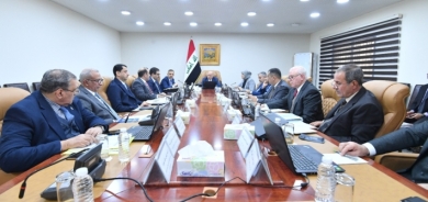 الحكومة العراقية تلزم مؤسسات الدولة بالتعامل بالدينار