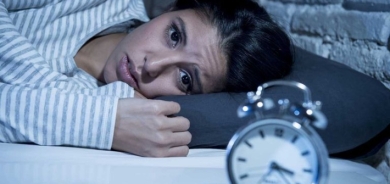 هذه العادات السيئة تؤثر على نومك وتصيبك بالأرق