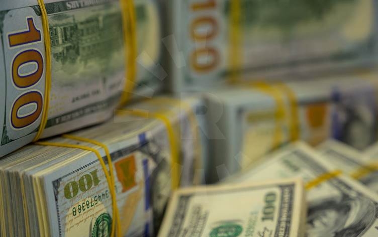 القضاء يرد 4 دعاوى من مصارف ضد محافظ البنك المركزي بشأن بيع الدولار