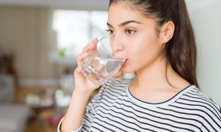 ماذا سيحدث في جسمك ان قللت من شرب الماء في الشتاء؟