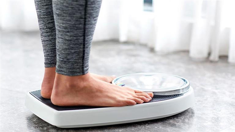 هل يؤثر وقت تناول الطعام في الوزن؟.. خبراء يكشفون