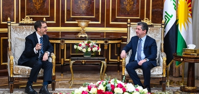 مسرور بارزاني والسفير البريطاني لدى العراق يشددان على أهمية حل المشاكل بين أربيل وبغداد