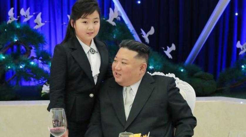 زعيم كوريا الشمالية يتفقد ثكنات للجيش برفقة ابنته