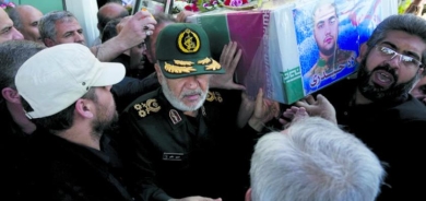 إيران تشيّع قتيلي «الحرس»... وإسرائيل تتابع قصف دمشق