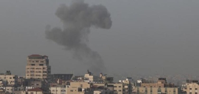 غارات إسرائيلية على قطاع غزة إثر إطلاق قذائف لليوم الثاني
