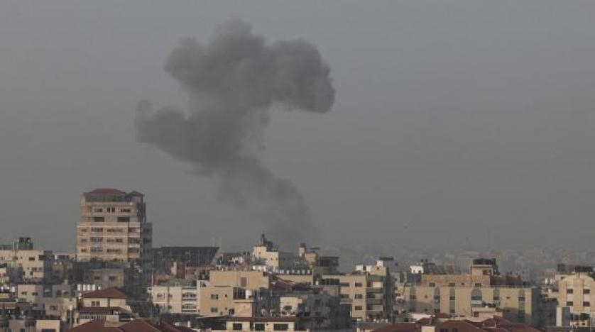 غارات إسرائيلية على قطاع غزة إثر إطلاق قذائف لليوم الثاني