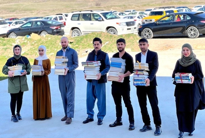 مجموعة تطوعية تتبرع بالكتب للمؤسسات الحكومية في سوران