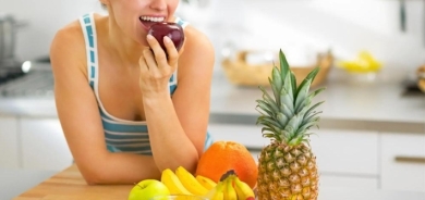 خبيرة تغذية تحذر من تناول الفواكه على معدة فارغة عند فقدان الوزن