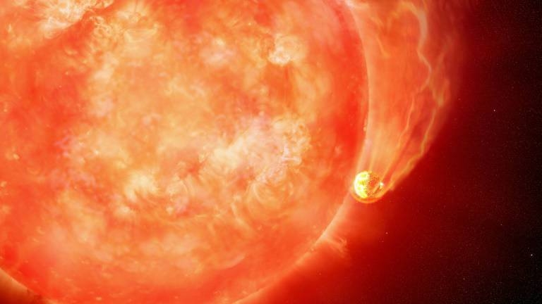 علماء رصدوا نجماً متضخماً في لحظة ابتلاعه كوكباً قريباً منه