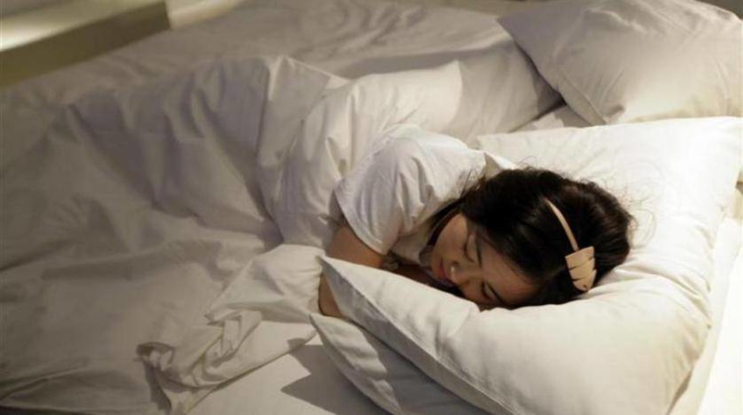 دراسة: انقطاع التنفس أثناء النوم قد يسبب تلفاً بالدماغ