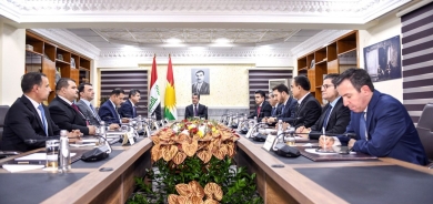 رئيس حكومة كوردستان يجتمع بمسؤولي إدارتي قضاءي عقرة وبردرش