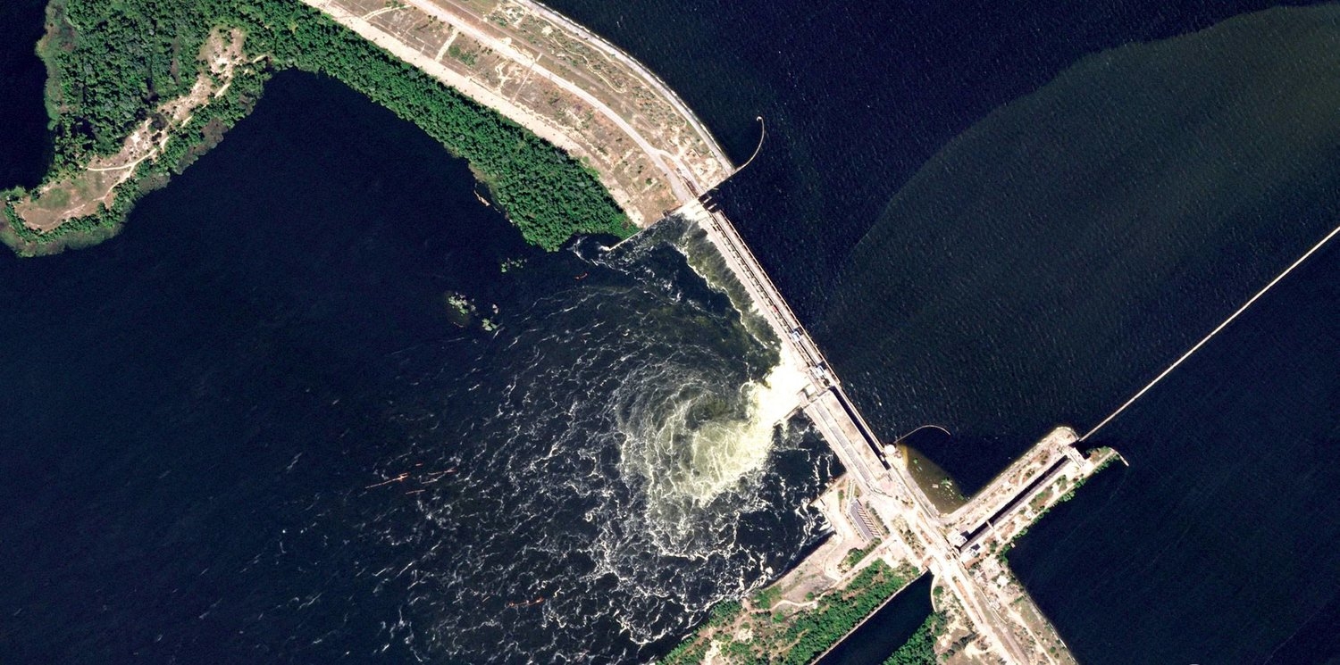 موسكو وكييف تتبادلان الاتهام بشأن انهيار السد
