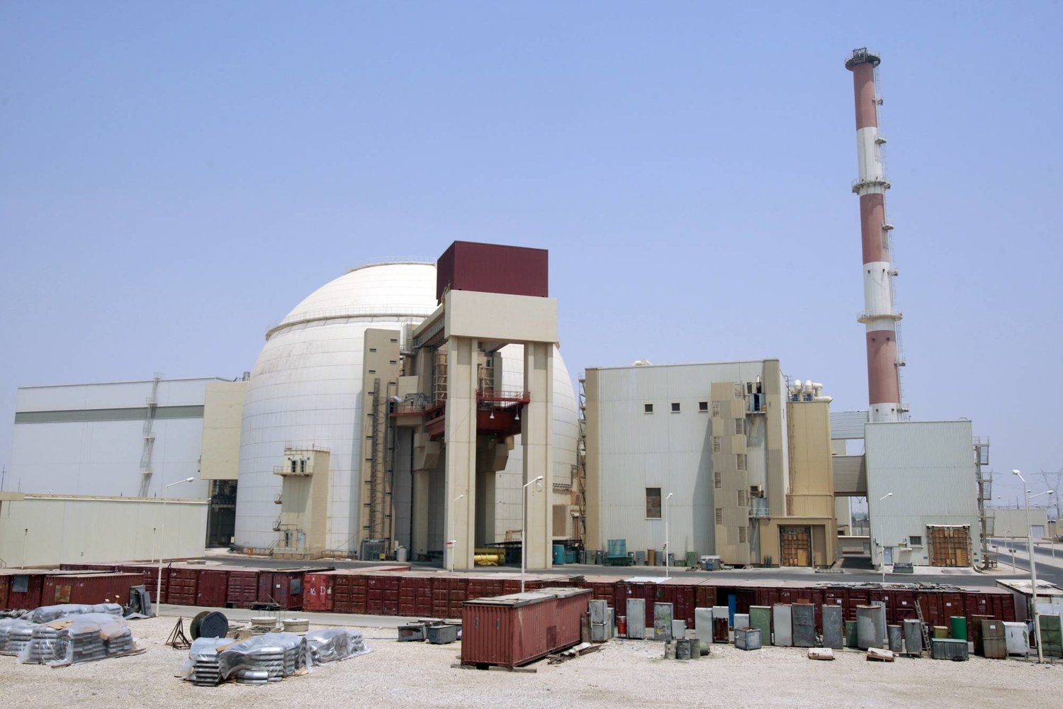 إيران تبدأ إنشاء محطتين نوويتين لإنتاج الكهرباء في بوشهر