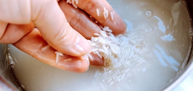 هل من الضروري غسل الأرز قبل طبخه؟