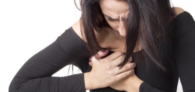 8 أسباب محتملة لألم الثدي