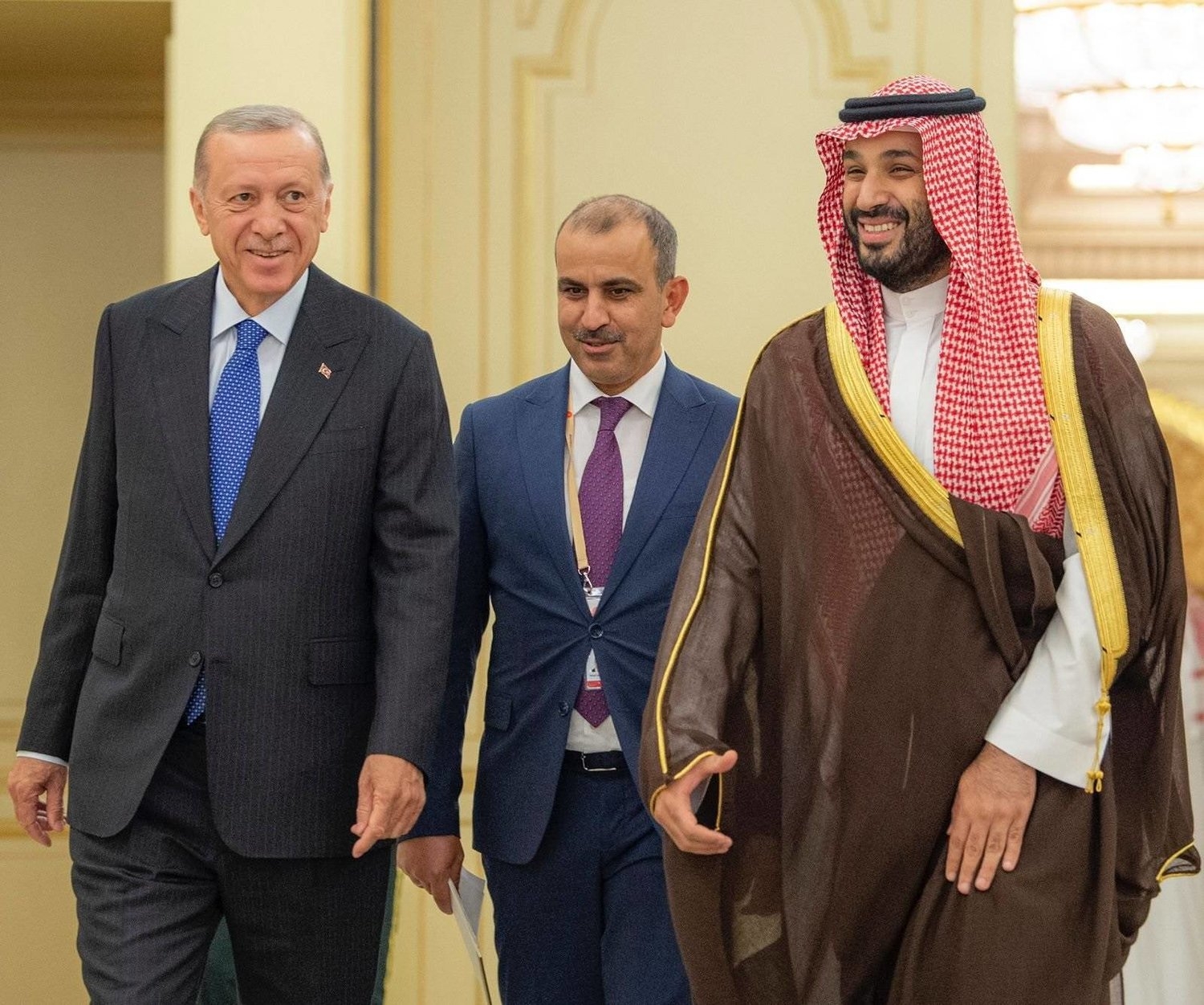إردوغان يبدأ بالسعودية جولة «الاستثمار والاستقرار»