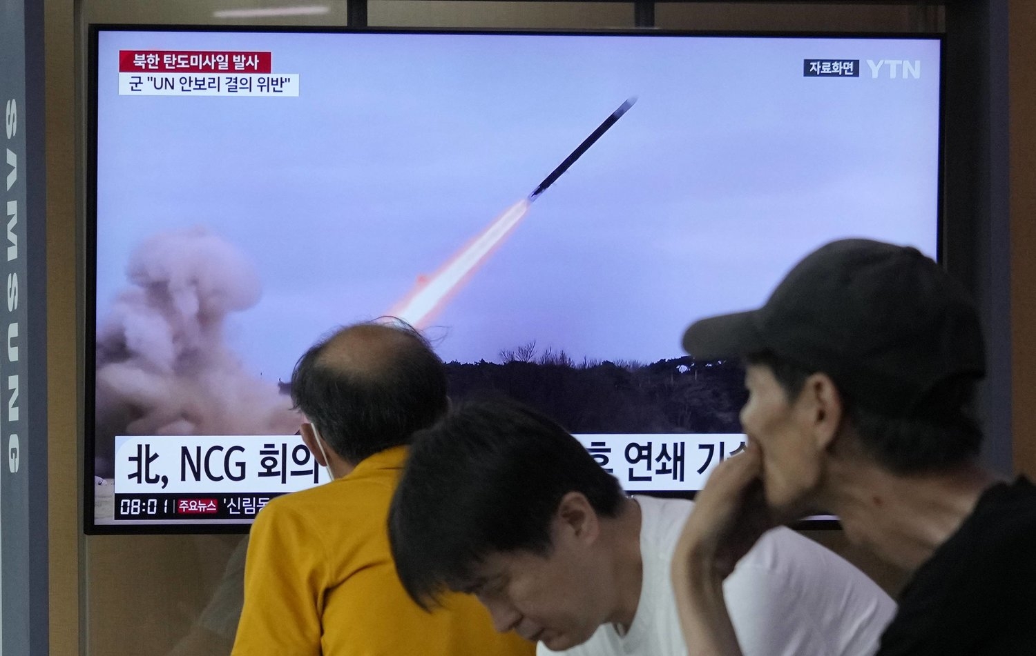 كوريا الشمالية تطلق صاروخين باليستيين باتجاه بحر الشرق