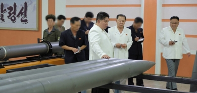 زعيم كوريا الشمالية يزور مصانع لإنتاج الصواريخ التكتيكية