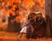 طبيبة تكشف السبب الرئيسي للكآبة في فصل الخريف