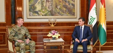 Nechirvan Barzani, the President, engages in discussions with the leader of the coalition forces operating in Iraq and Syria.