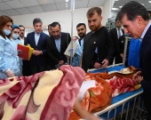 رئيس إقليم كوردستان يتفقد مصابين بحريق الحمدانية يعالجون في أربيل
